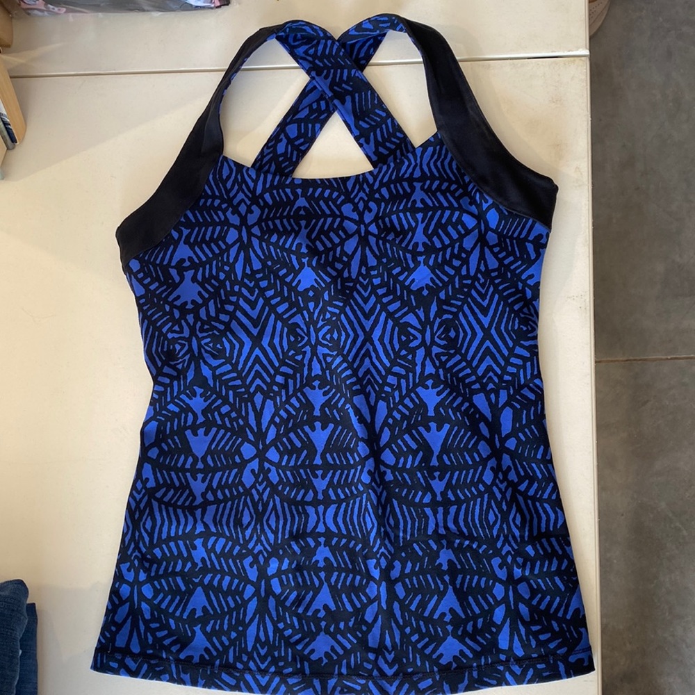 Lucy workout tank, tag worn off but fits like M. Blue/black geometric pattern.